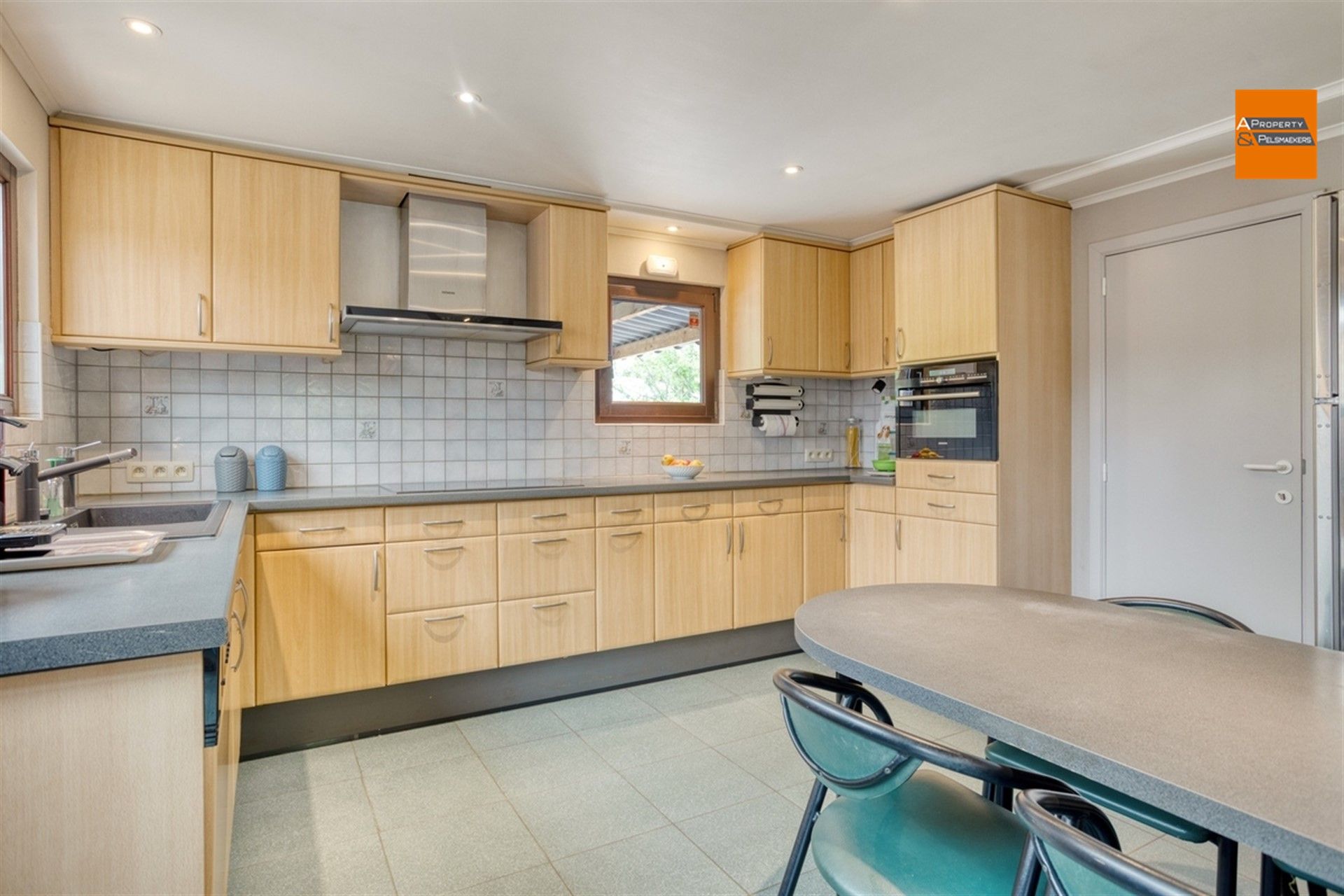 Gerenoveerde woning met ruime tuin foto 10