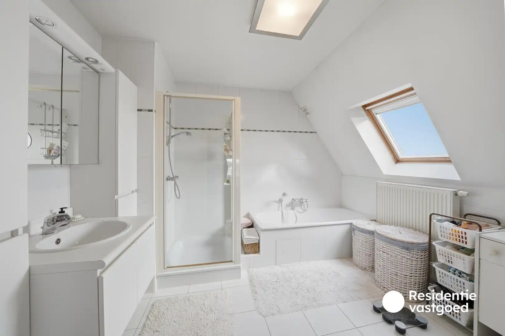 Ruim en lichtrijk duplexappartement met garage en twee terrassen in centrum Eernegem foto 19
