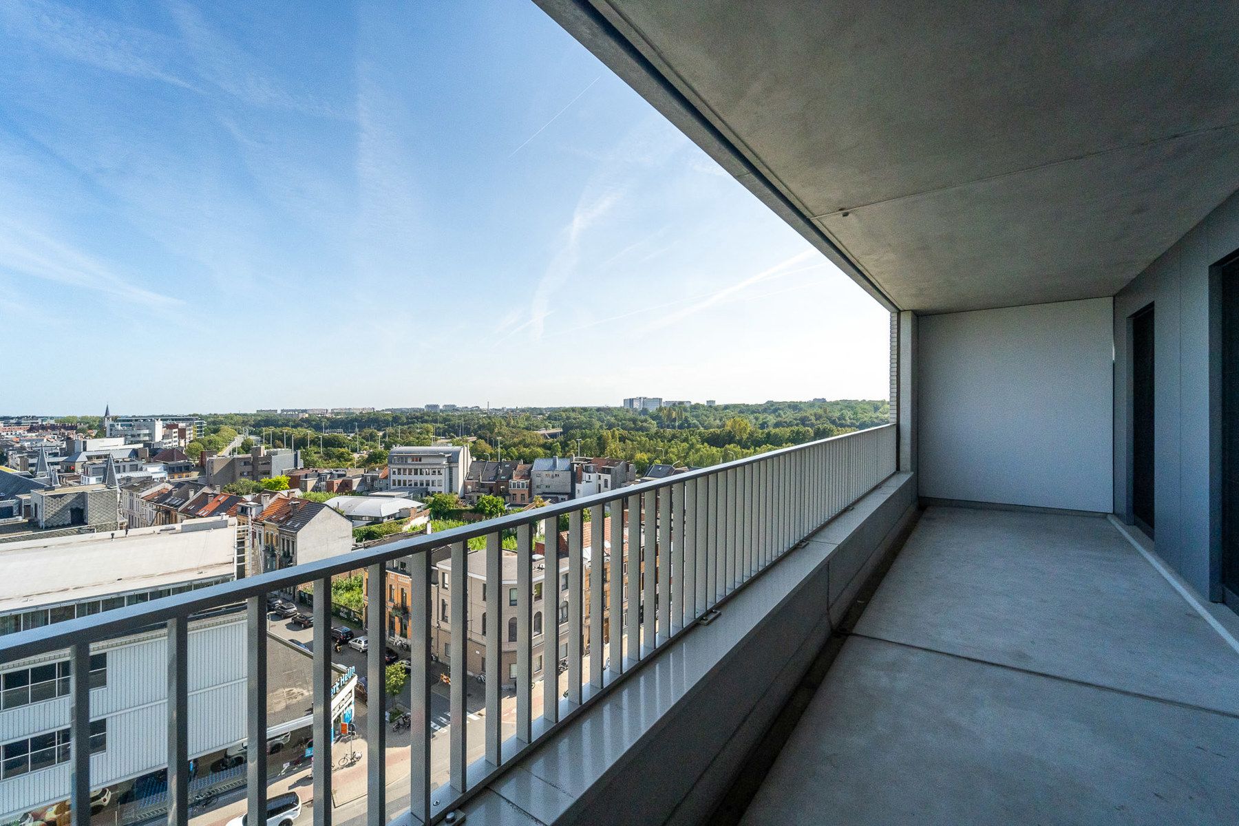 Ruim 2 slaapkamer appartement met droomterras foto 2