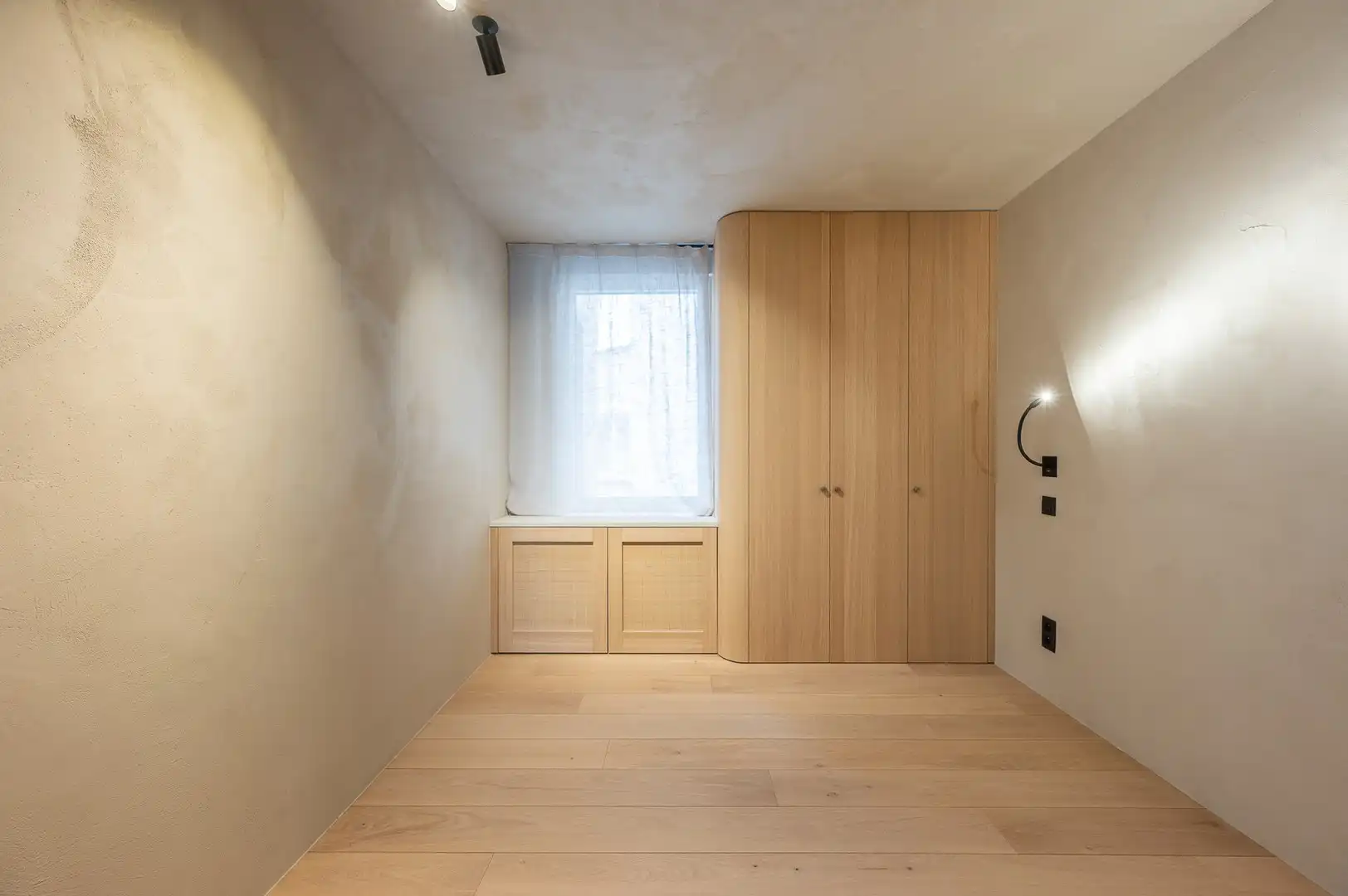 Gerenoveerd appartement met 3 slaapkamers, gelegen nabij de Zeedijk en het Driehoeksplein. foto 17