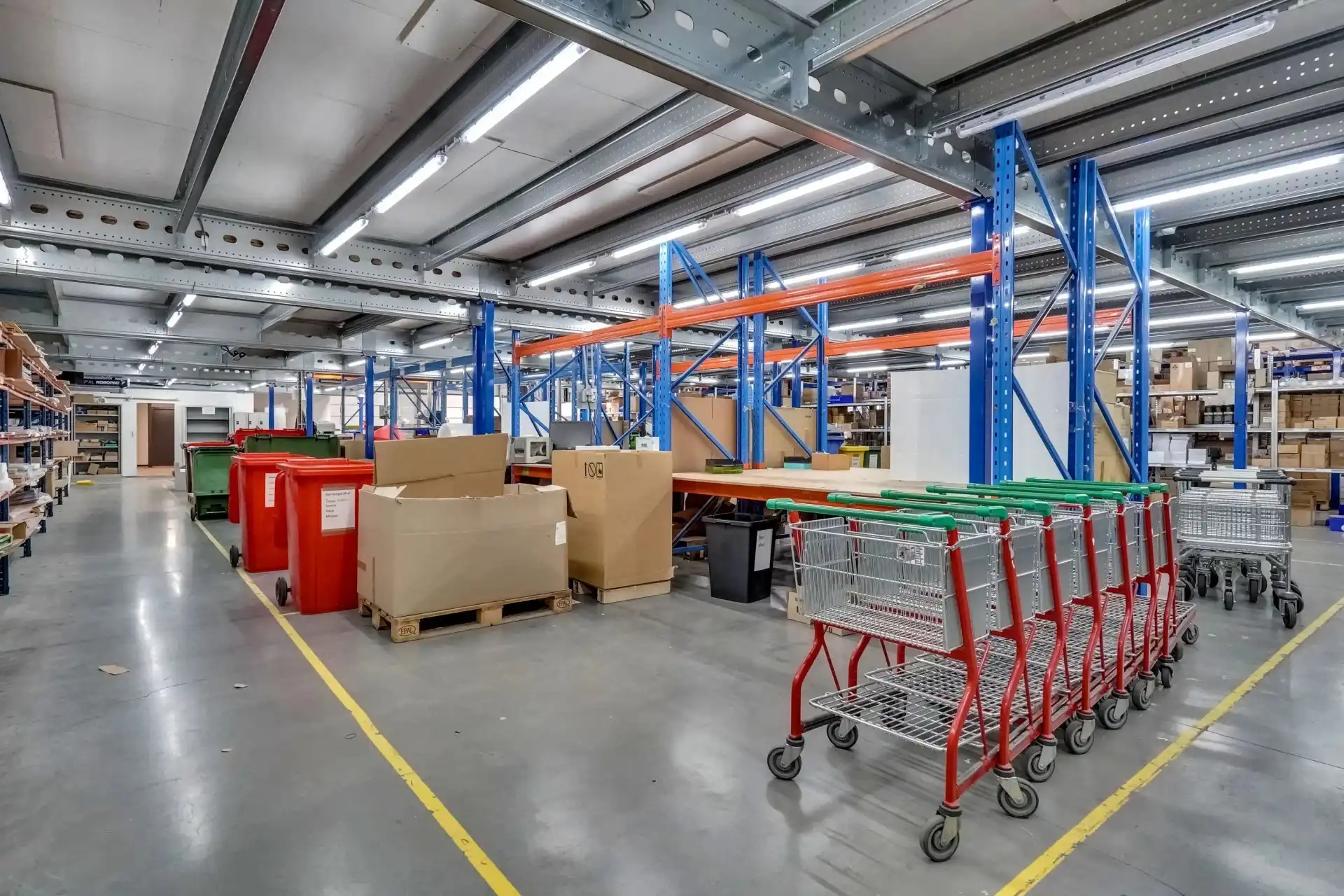 Industrieel gebouw op strategische locatie foto 7