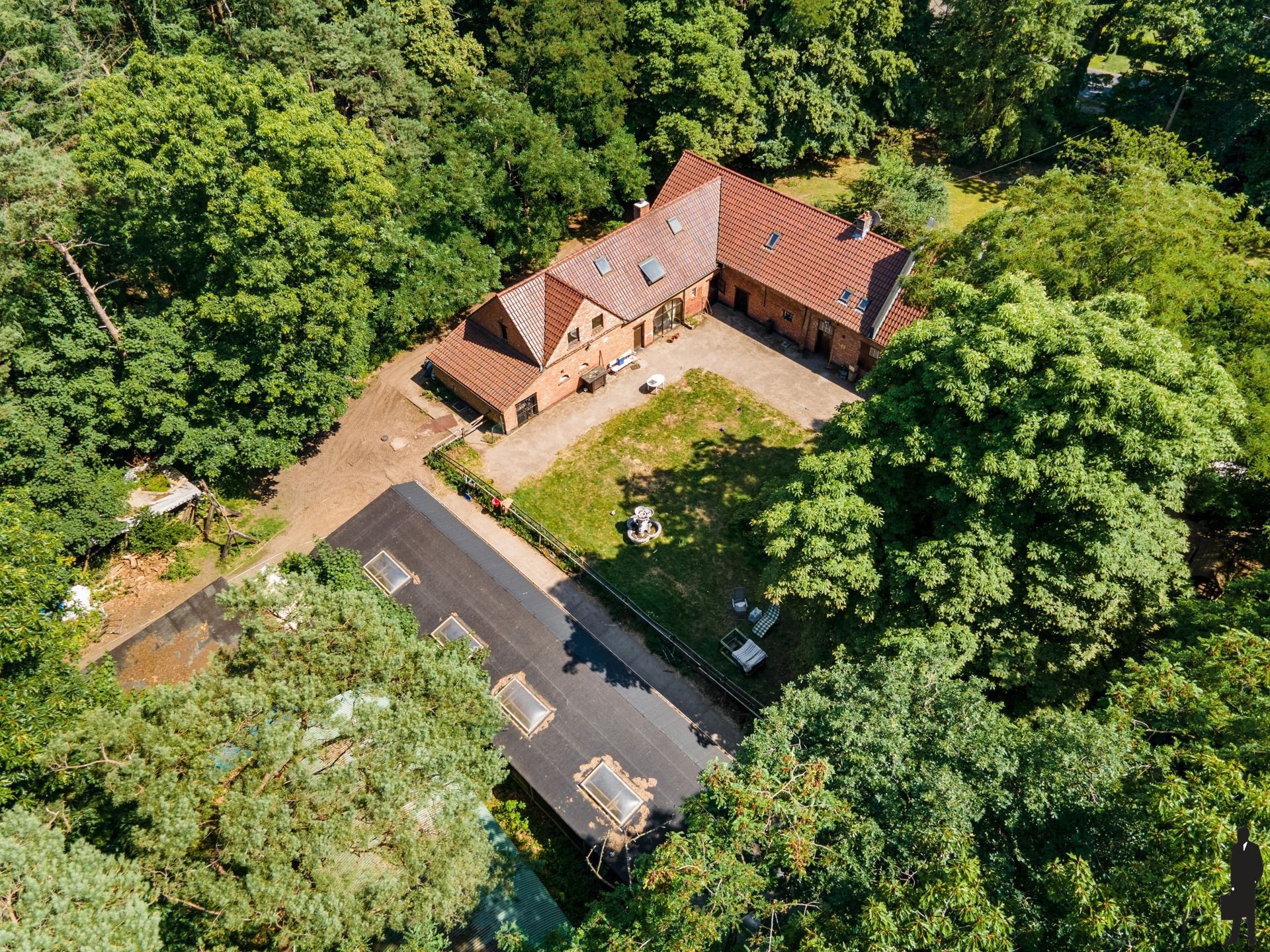 Riante hoeve op uitzonderlijk domein van bijna 10 ha foto 2
