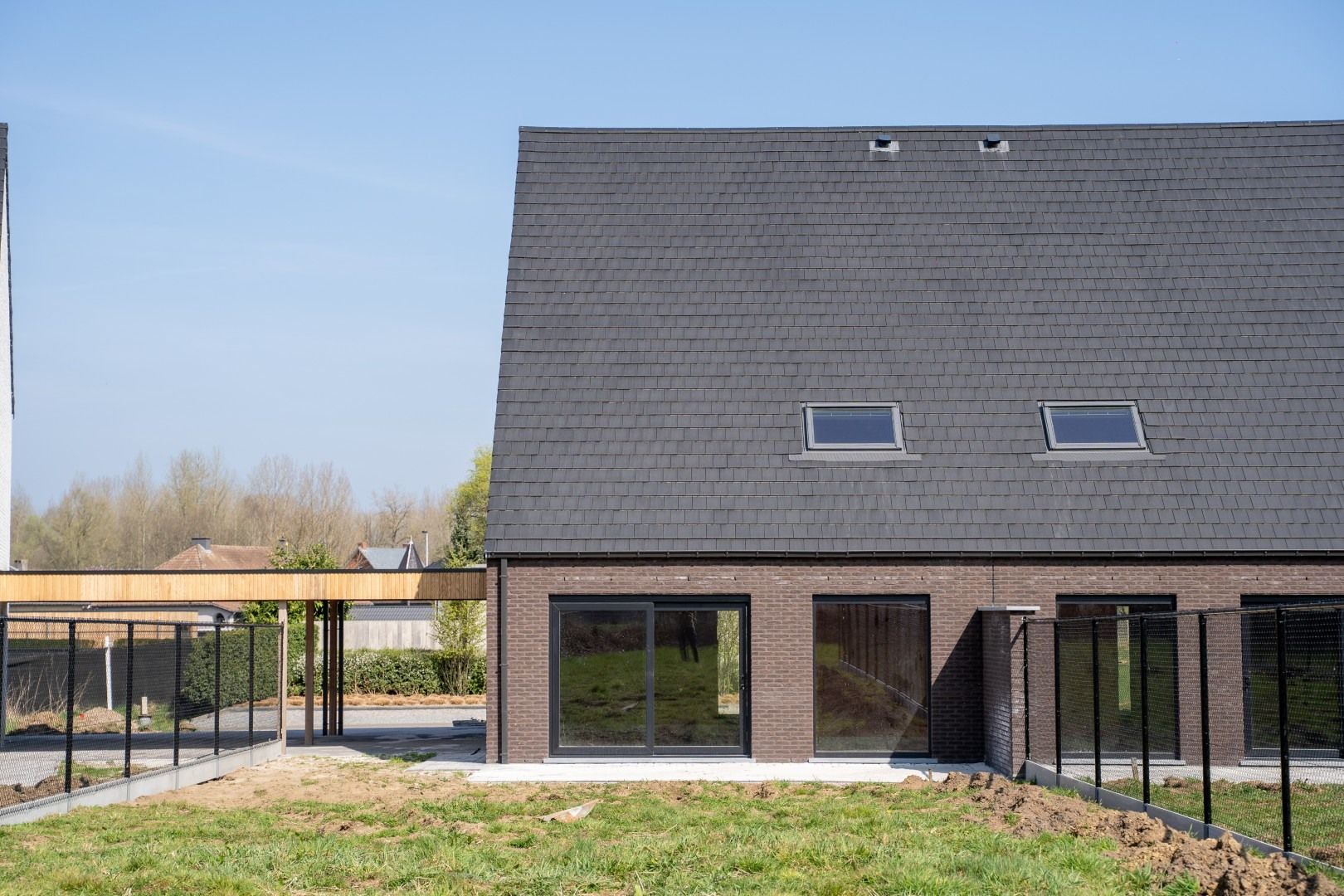 Ruime halfopen bebouwing met zuid gerichte tuin foto 9