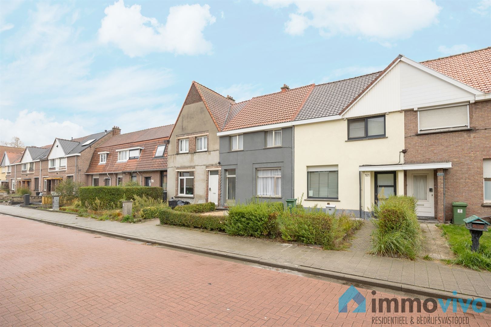 Te renoveren woning met 2/3 slaapkamers en grote tuin. foto 2