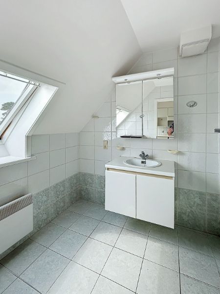 Knus instapklaar DAKAPPARTEMENT met 1 slaapkamer nabij station foto 7