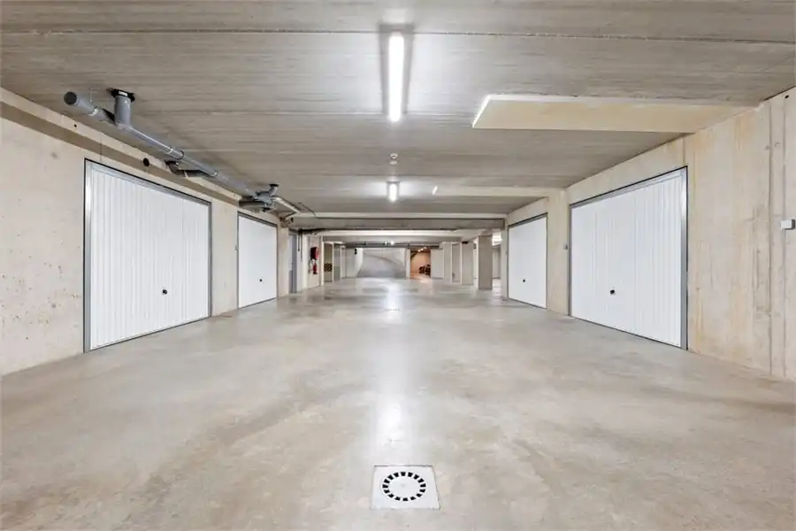 CENTRAAL GELEGEN APPARTEMENT MET RUIM TERRAS EN GARAGEBOX IN SINT-TRUIDEN foto 24