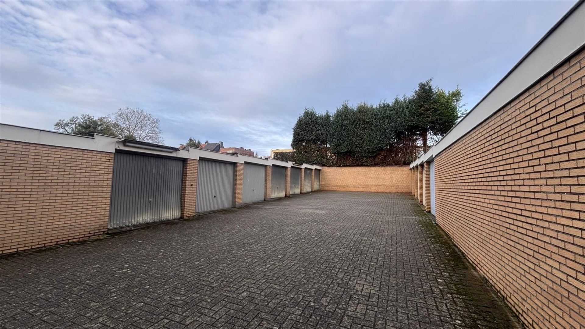 Zeer ruim appartement met drie slaapkamers en garage  foto 21
