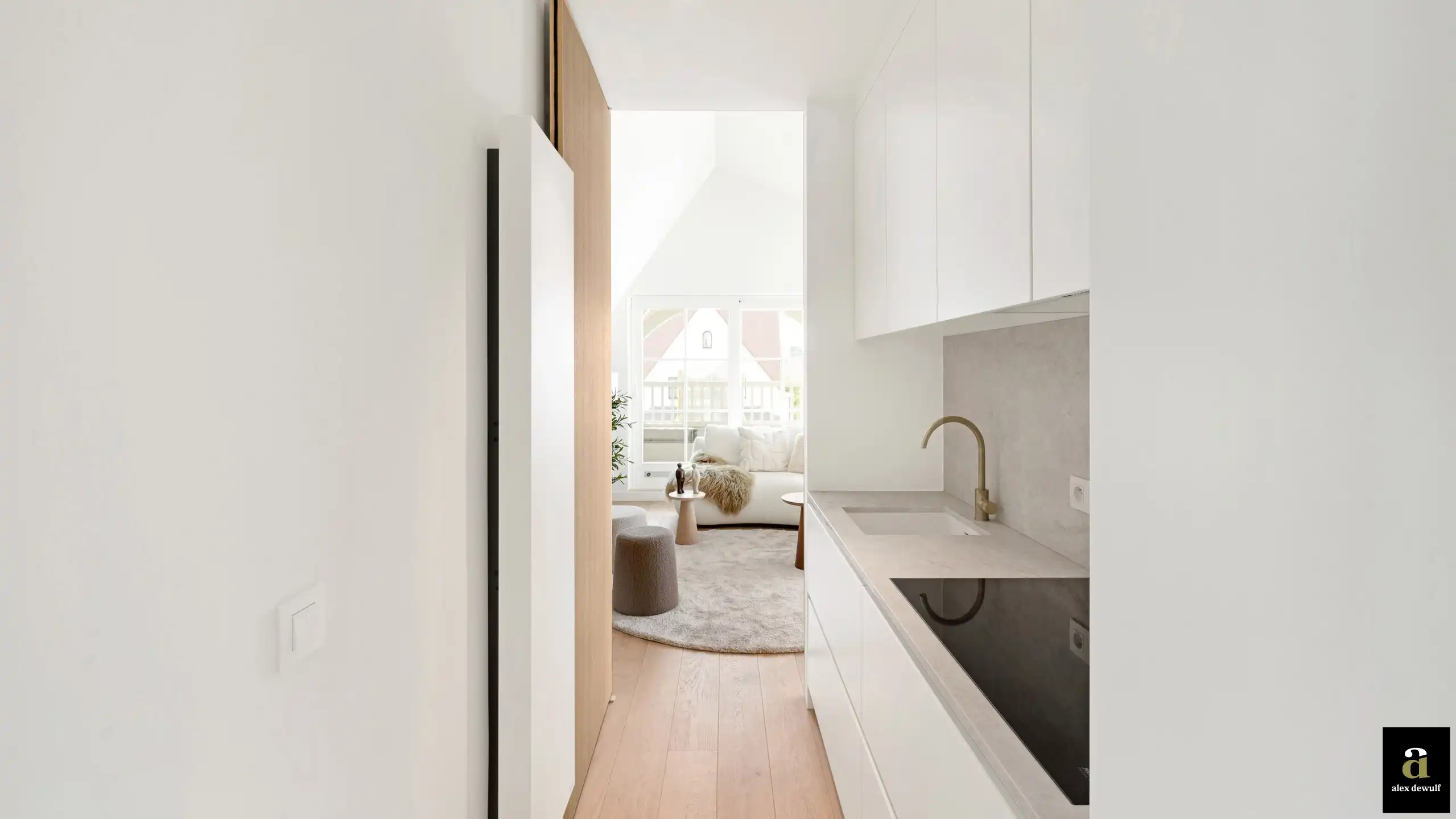 Stijlvol luxeappartement met veel lichtinval, op wandelafstand van het strand in de Bayauxlaan in Knokke. foto 7