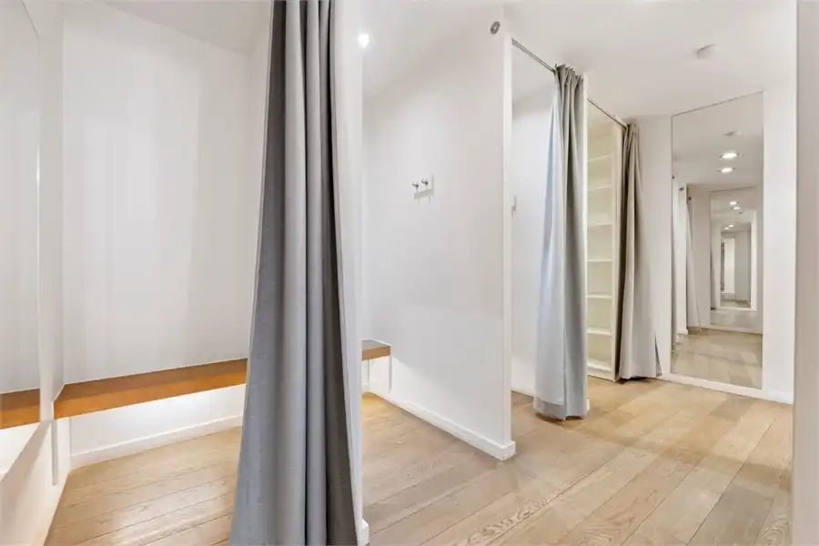 HANDELSRUIMTE TE HUUR MIDDEN IN HET STADSCENTRUM VAN SINT-TRUIDEN foto 17