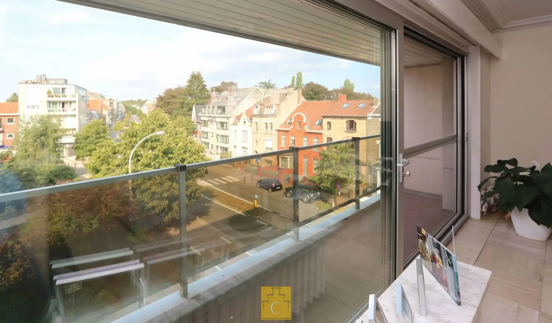 Ruim hoekappartement (155 m2) te Sint-Andries, 3 slaapkamer, terras , lift en garagebox foto 6