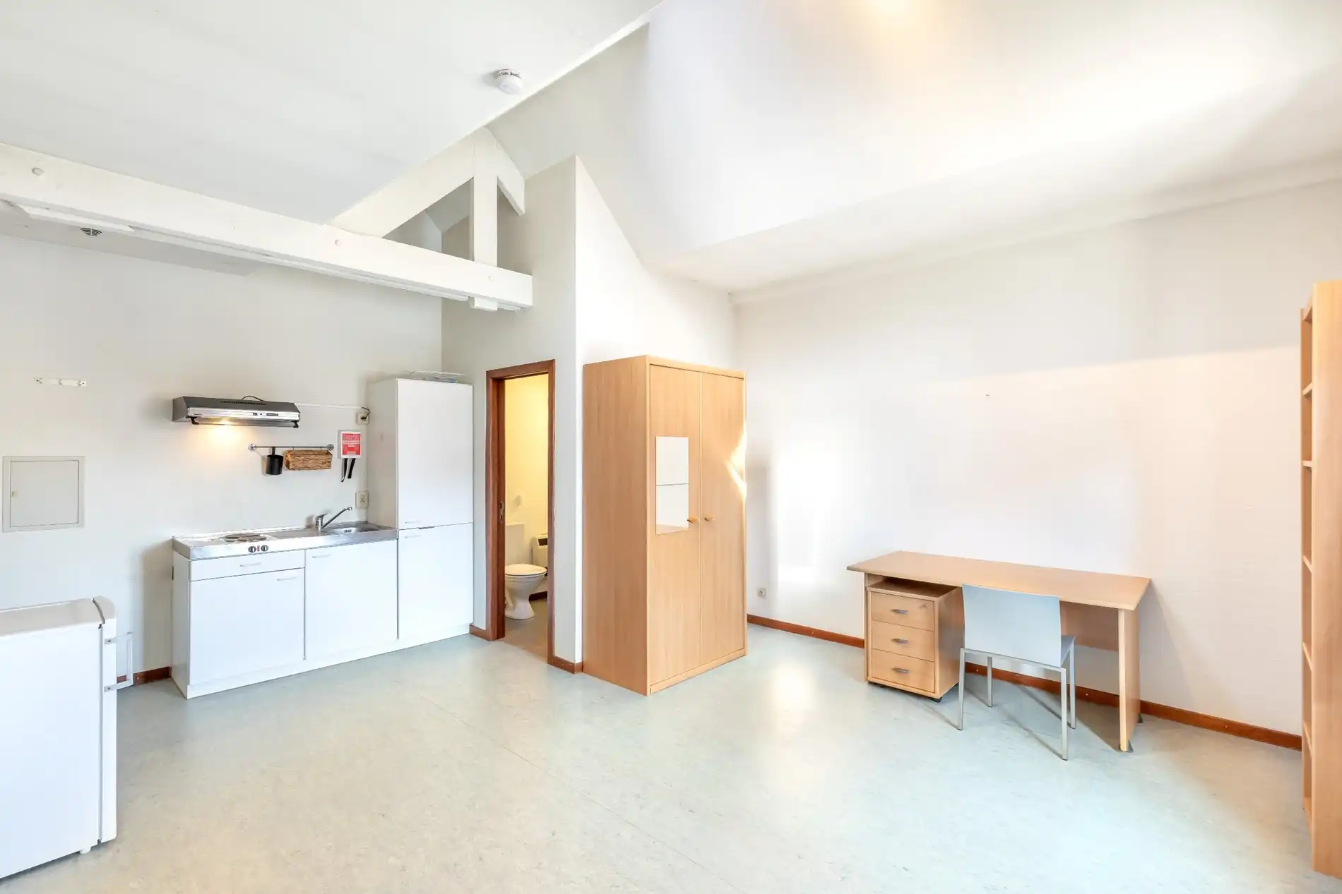 Ruime, bemeubelde studentenstudio's foto {{pictureIndex}}