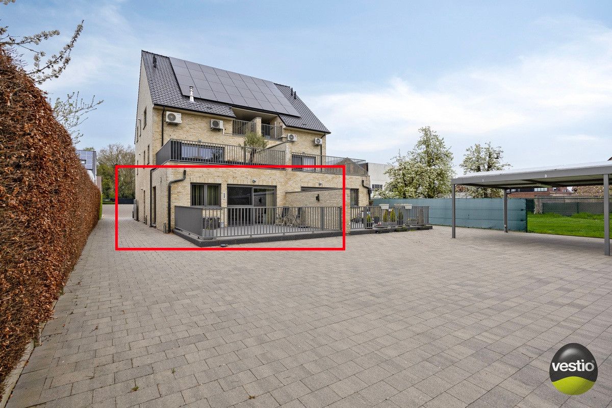 OPBRENGSTEIGENDOM VAN VERHUURD GELIJKVLOERS APPARTMENT MET 1 SLP NABIJ CENTRUM HOESELT. foto 3