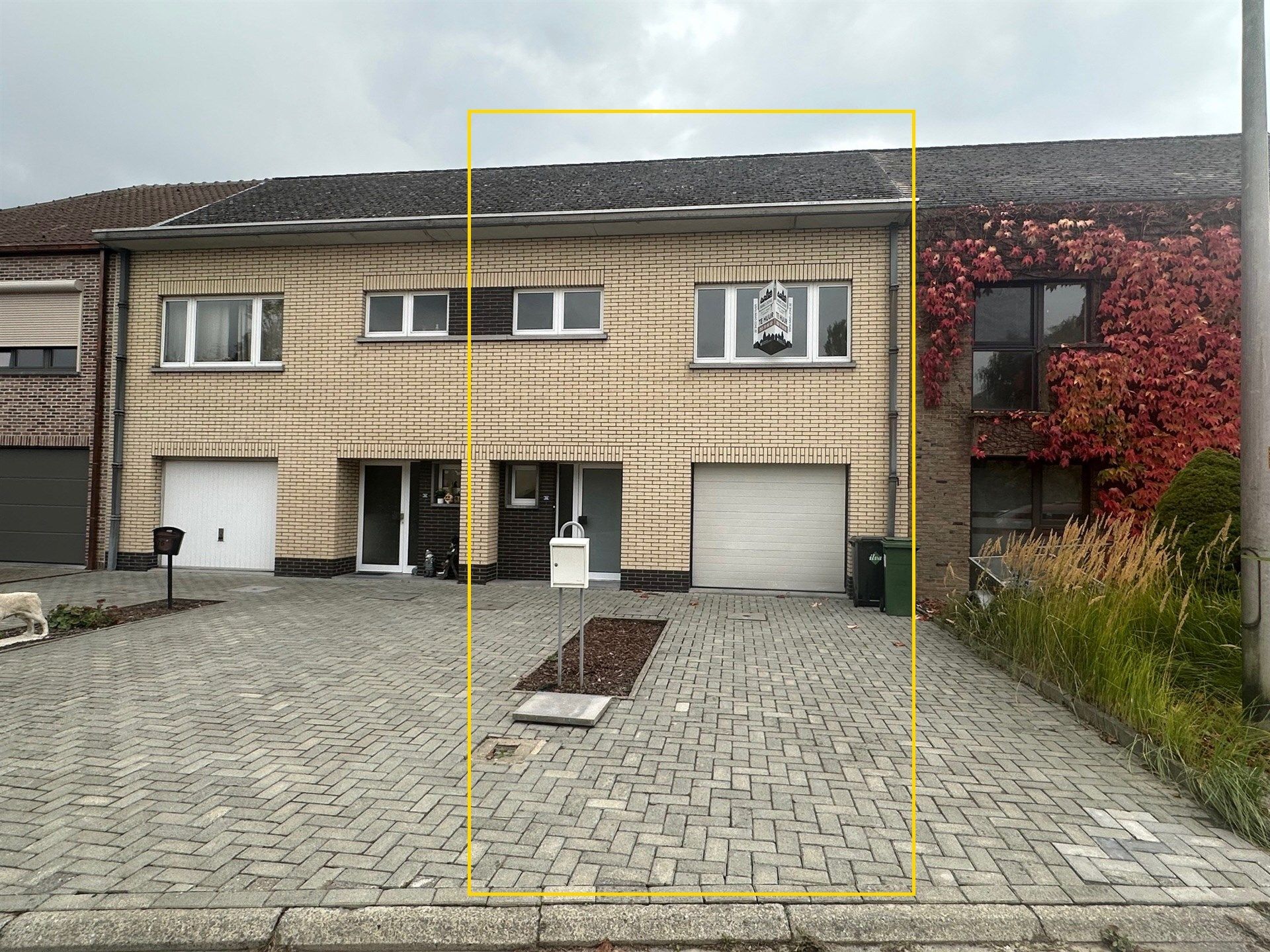 Ruime woning met 3 slaapkamers, garage en tuin foto {{pictureIndex}}