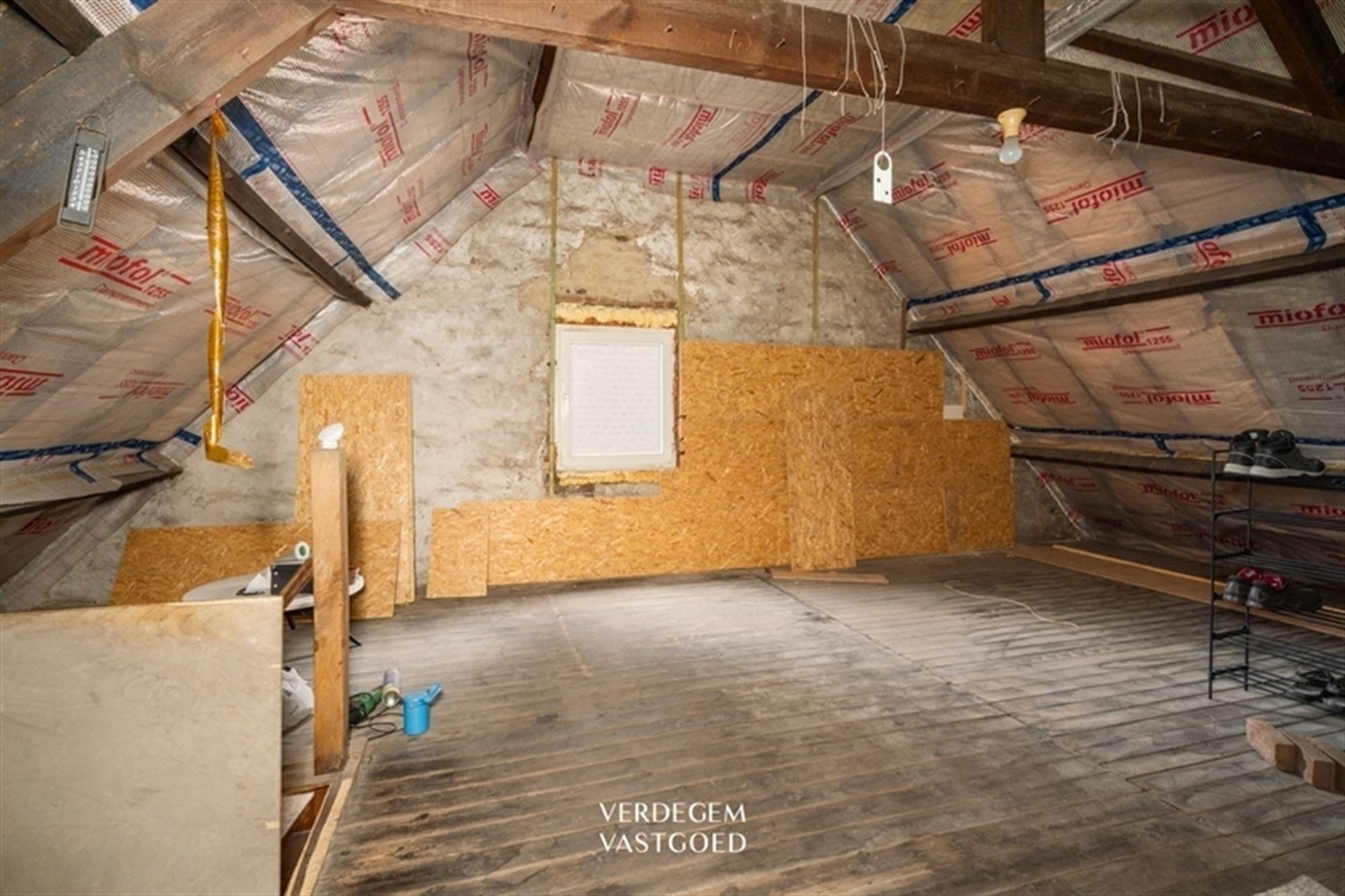 Halfopen woning met 3 slaapkamers, garage en perceel van 660m² foto 13