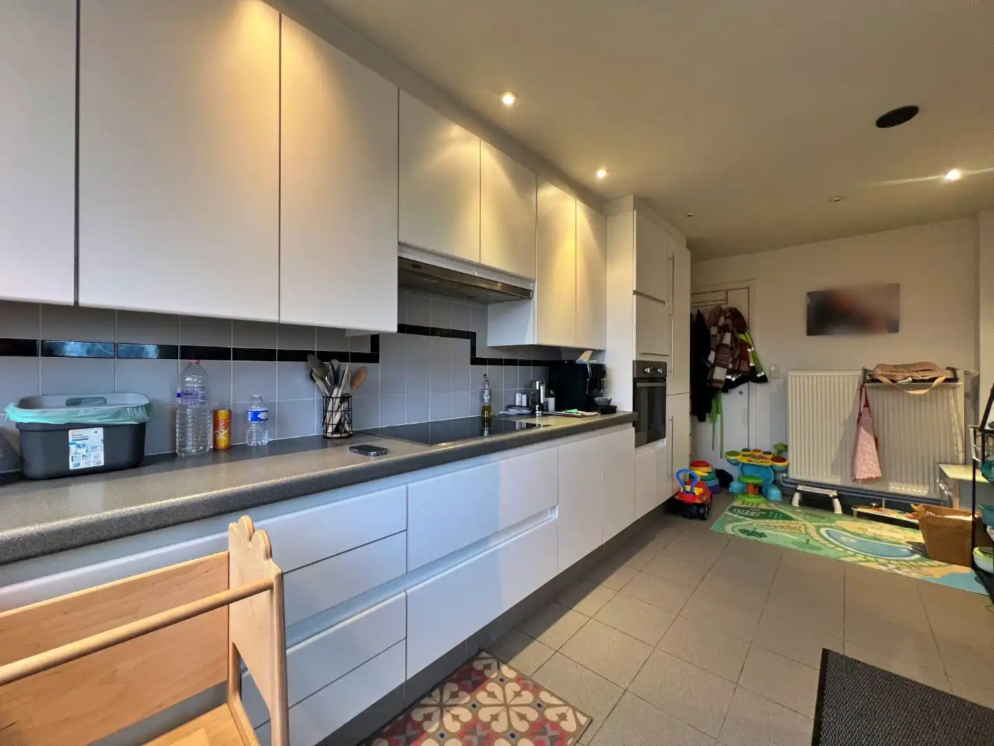 🏡 Halfopen woning met ruime tuin en garage te huur in Lievegem foto 9