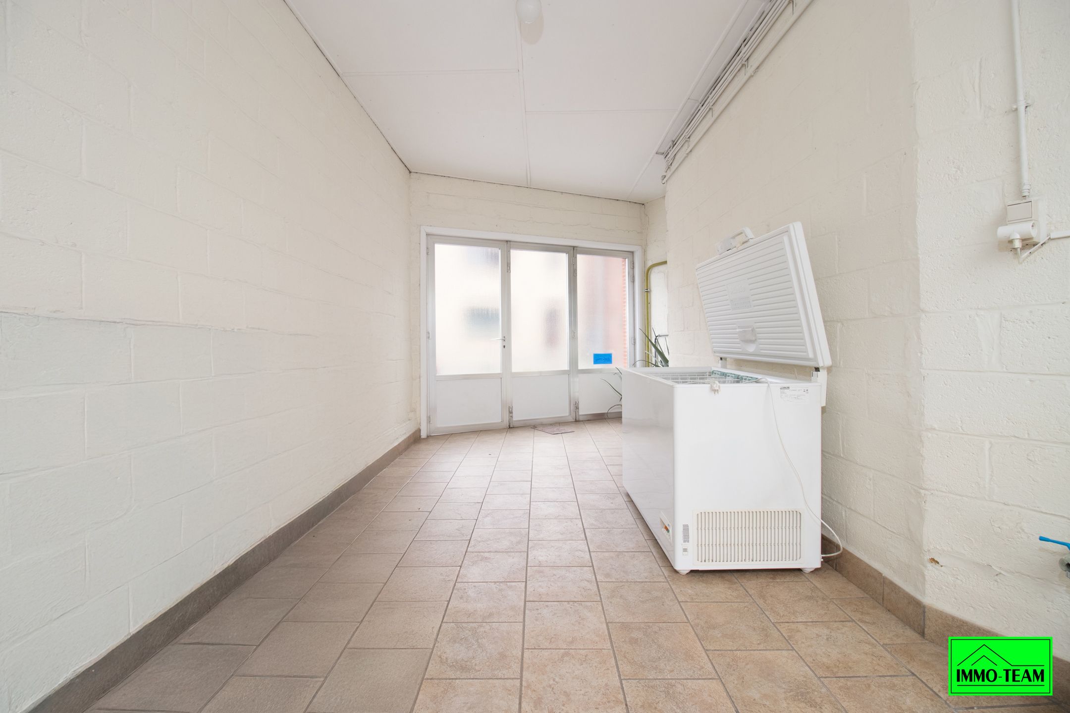 Ruime op te frissen 2-gevelwoning foto 8