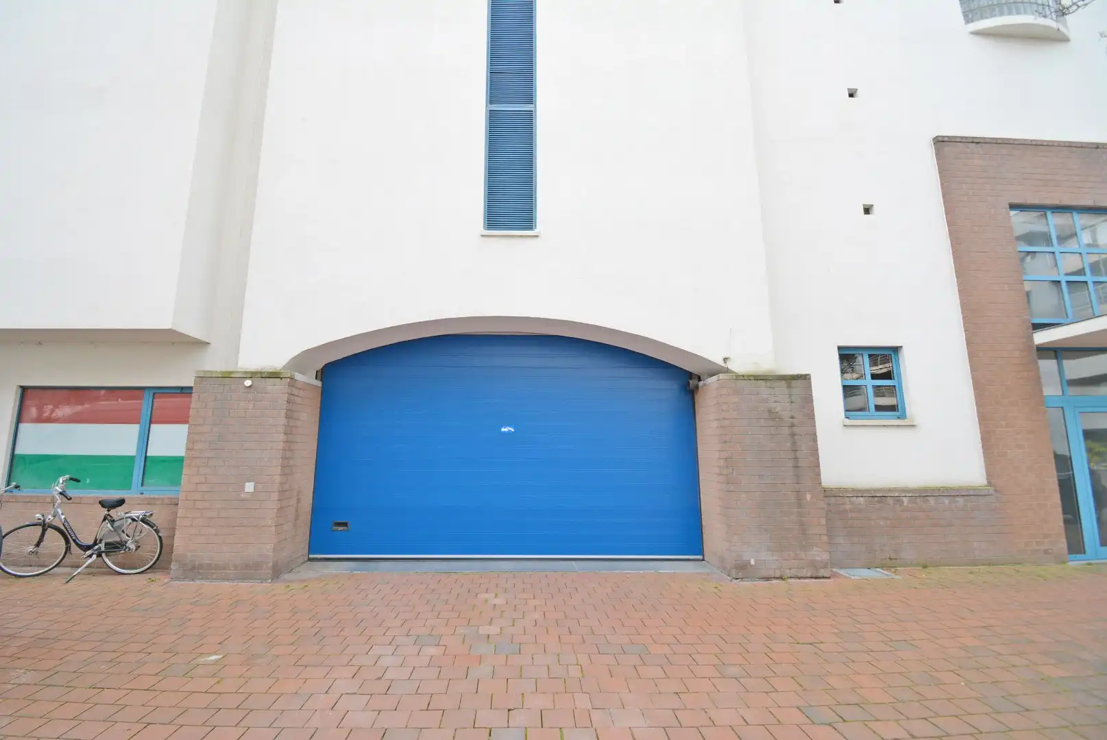 Gesloten garagebox vlakbij de Lippenslaan. foto 7