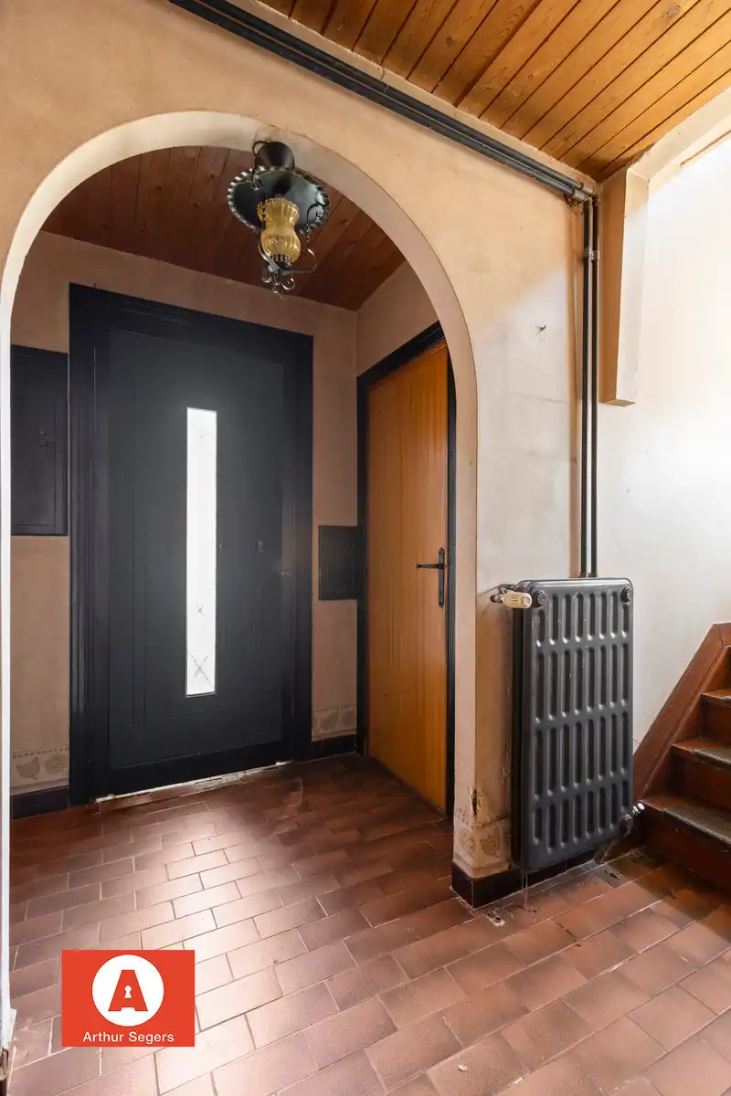 Te renoveren open bebouwing met 4 slaapkamers op toplocatie foto 4