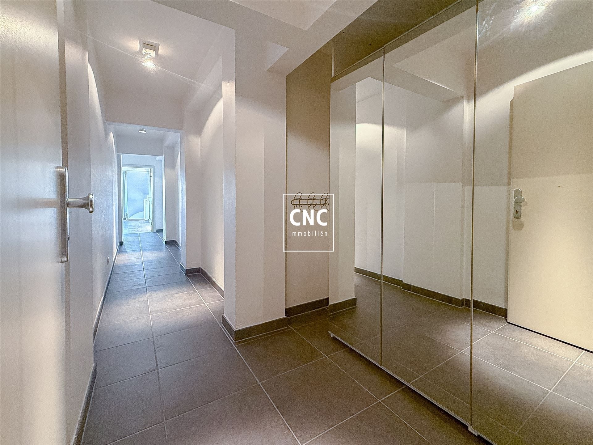 Ongemeubeld duplex met 2 slaapkamers in centrum Knokke-Heist foto 7