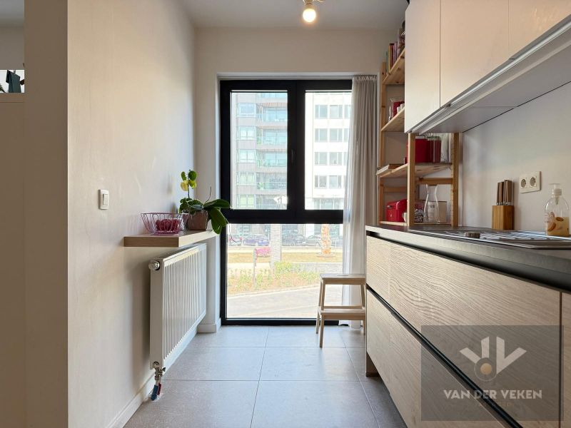 Stijlvol appartement met riant terras en 2 SLPK in hartje Hasselt foto 3