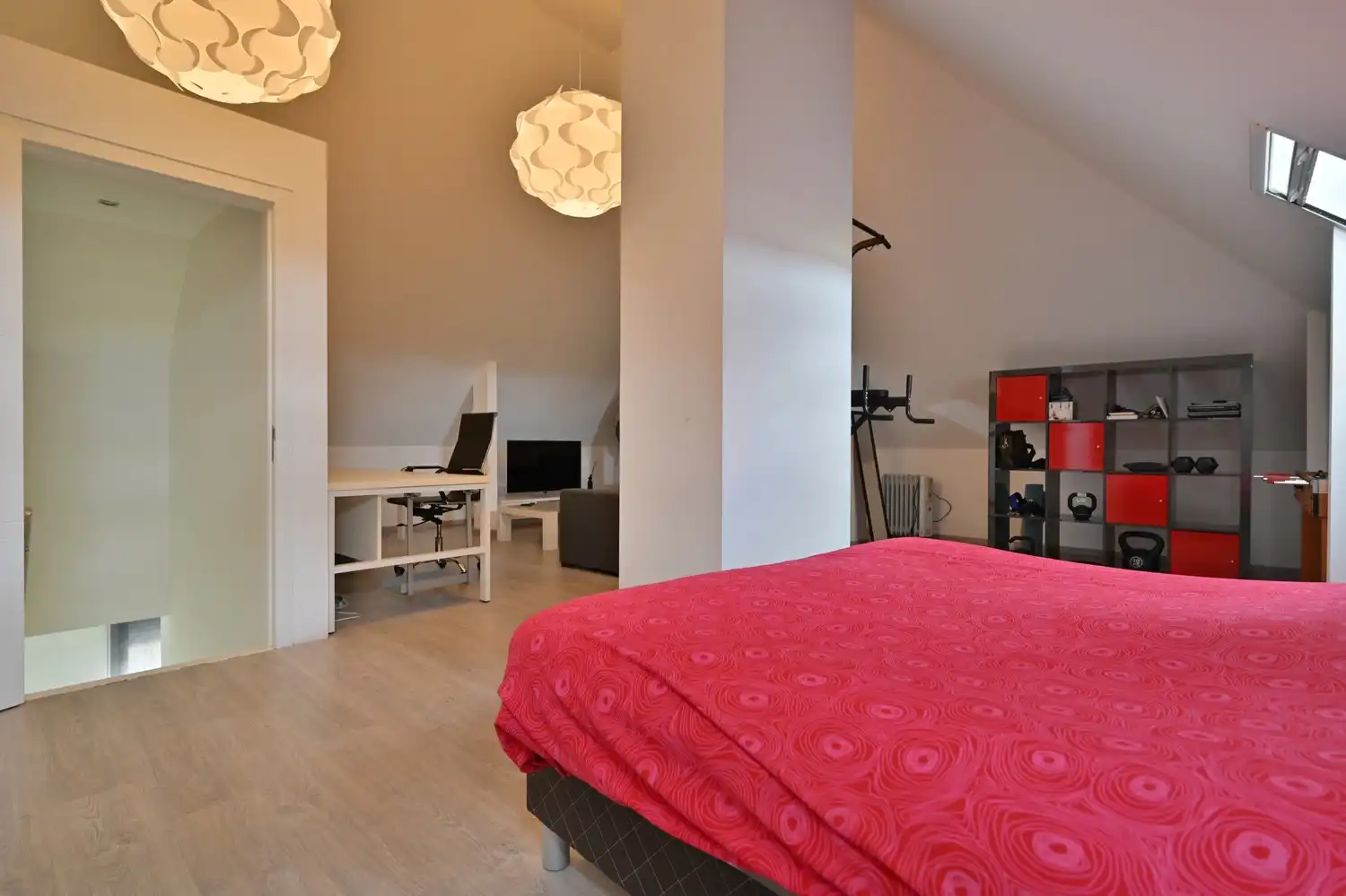 Instapklare topwoning met unieke mogelijkheden op een perceel van 11a75ca in het landelijke Neeroeteren. foto 25