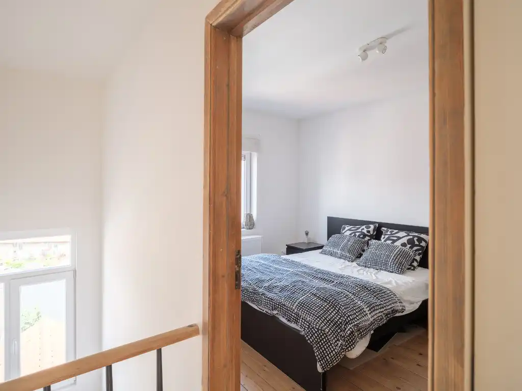 Karaktervolle woning met 4 slaapkamers en zonnige stadstuin op een boogscheut van het centrum van Gent. foto 16