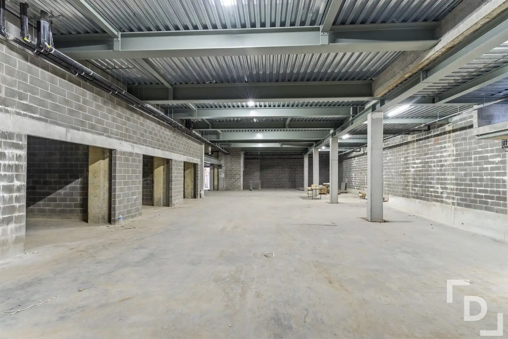 Nieuwbouwstudio met terras en tuin te koop in centrum Ieper. foto 12