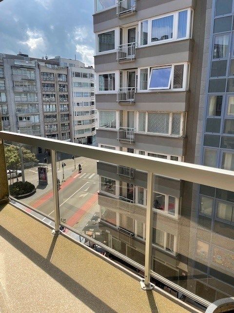 Uitzonderlijk ruim appartement met 3 terrassen op 50 meter van het strand! foto 13