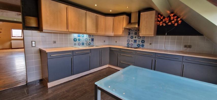 Ruime EENGEZINSWONING met grote leefruimten, 2 slaapkamers en mooi terras, woning met mogelijkheden, op 1 are 33 ca. foto 26