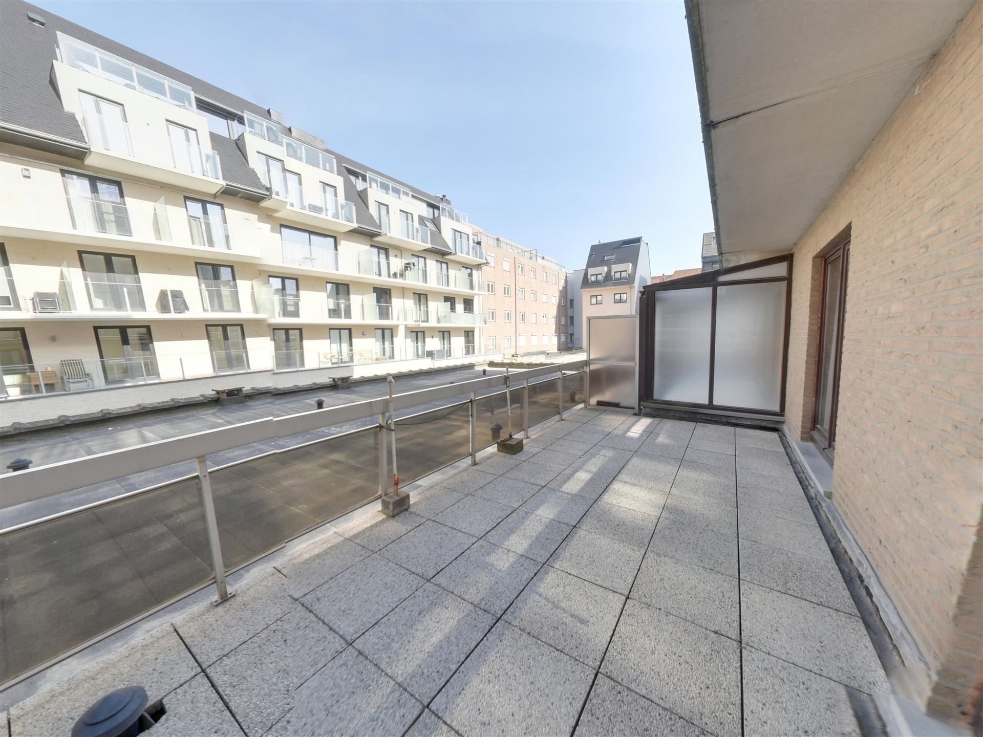 appartement met 2 terrassen foto 10