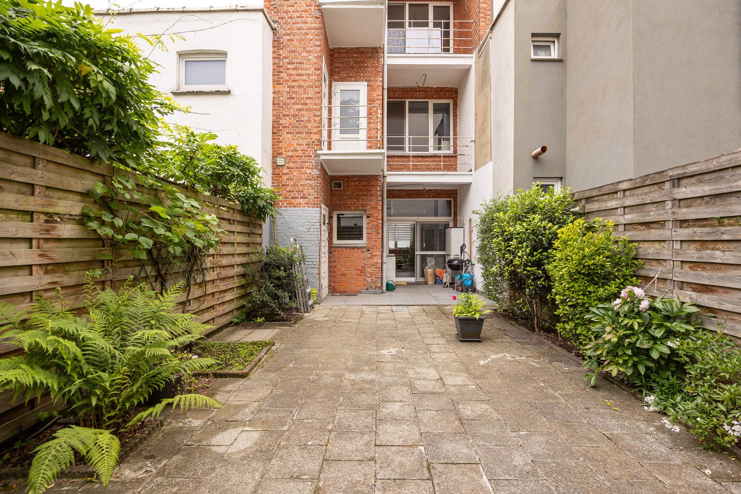 Goed gelegen 4-slk woning met tuin foto 19