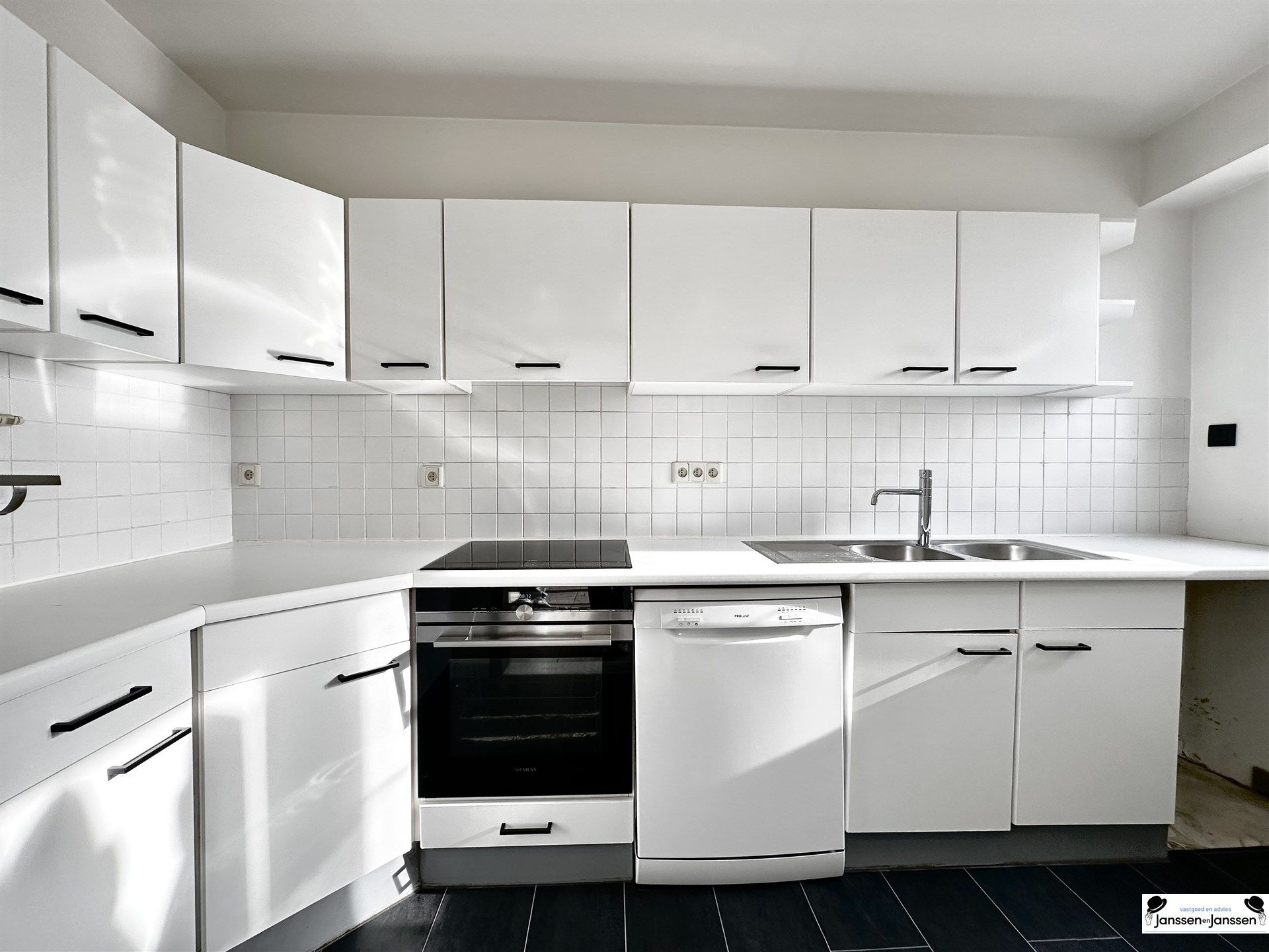 Duplex Appartement (108m²) met 3 tot 4 Slaapkamers, Garagebox en Terras (30m²) in Schoten foto 6