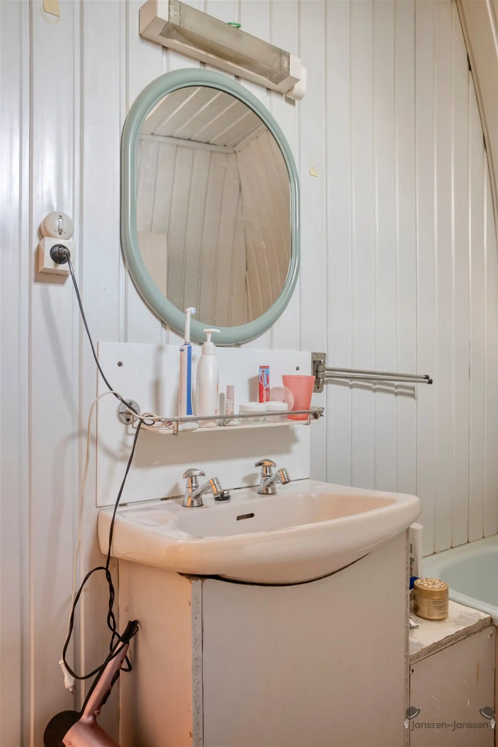 Ruime renovatiewoning met polyvalente bijgebouwen foto 20