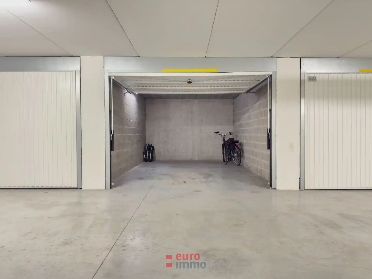 Zéér brede garage op centrale ligging in Nieuwpoort foto 3