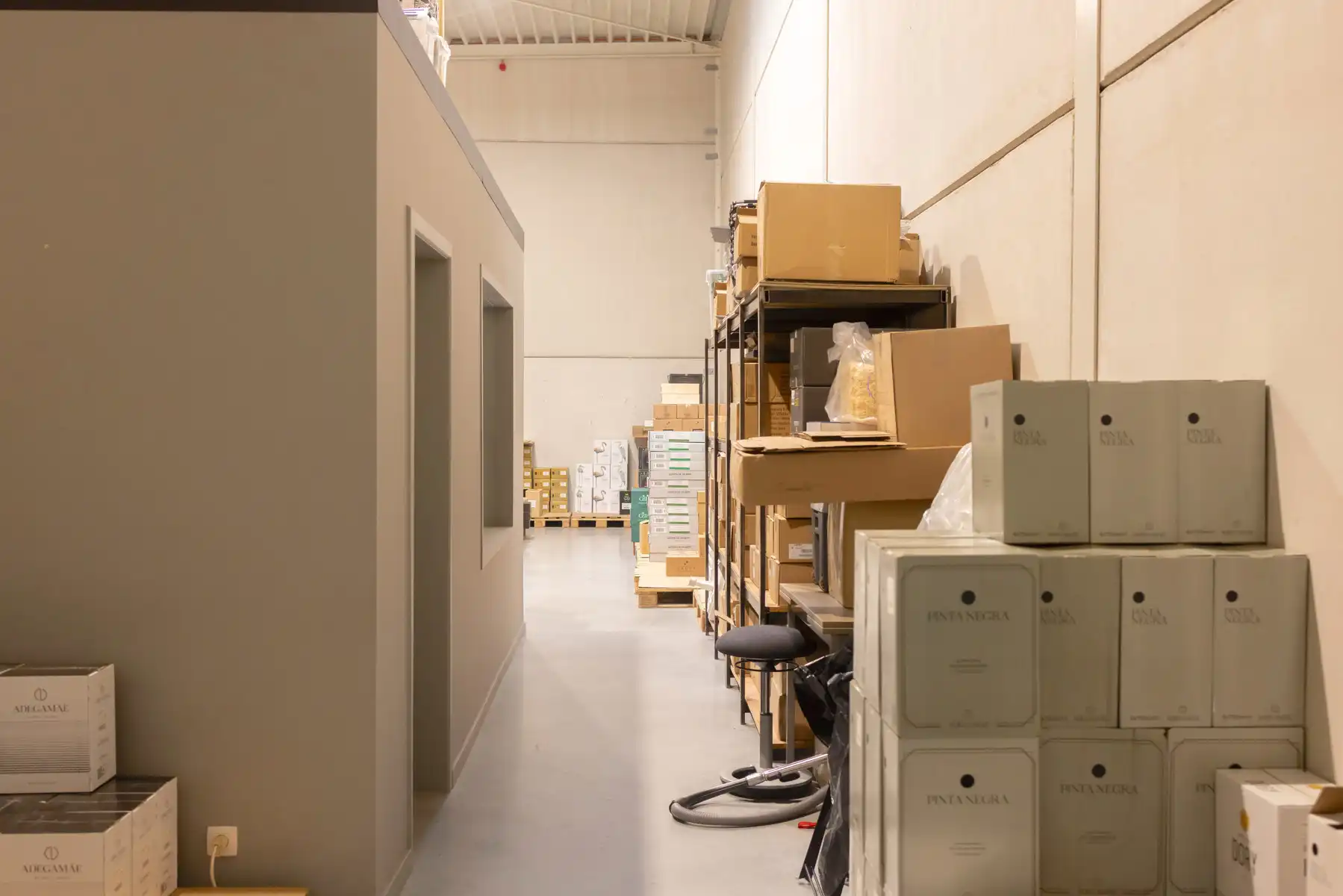 Perfect afgewerkt industriepand met kantoor en loods foto 28