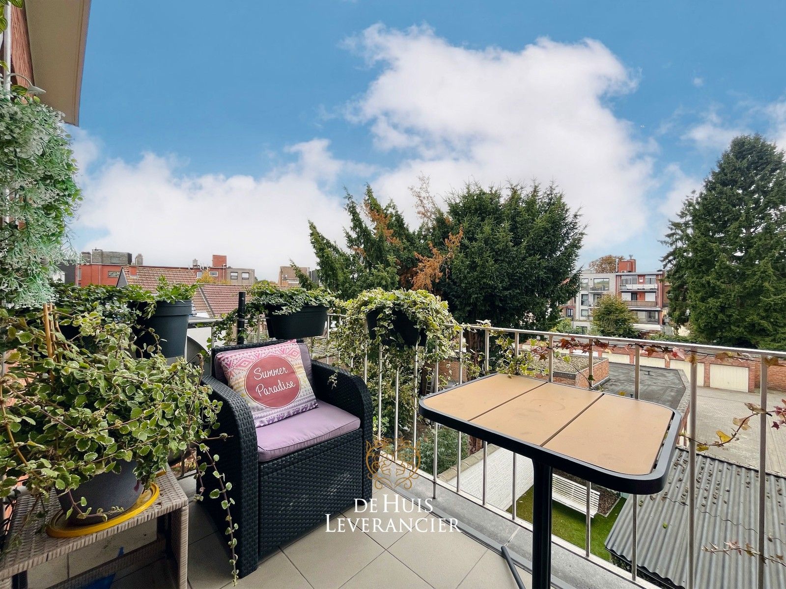 Trendy hi-tech appartement in hartje Edegem te koop foto 3