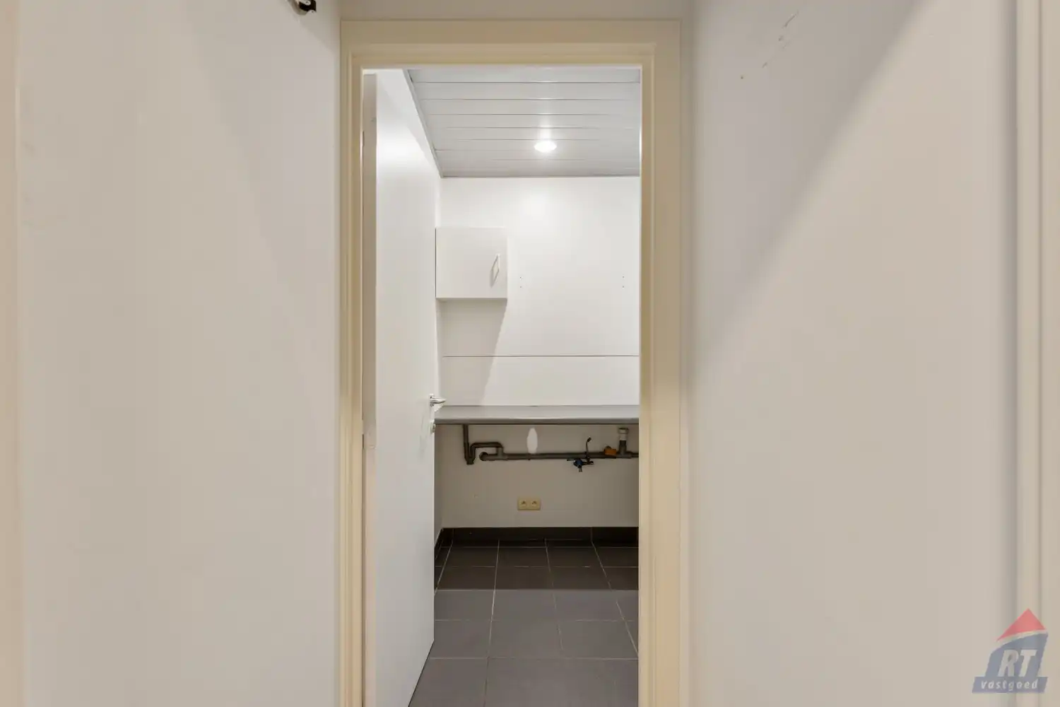 Veelzijdig pand met praktijkruimte en duplex appartement op toplocatie in Sint-Truiden foto 12