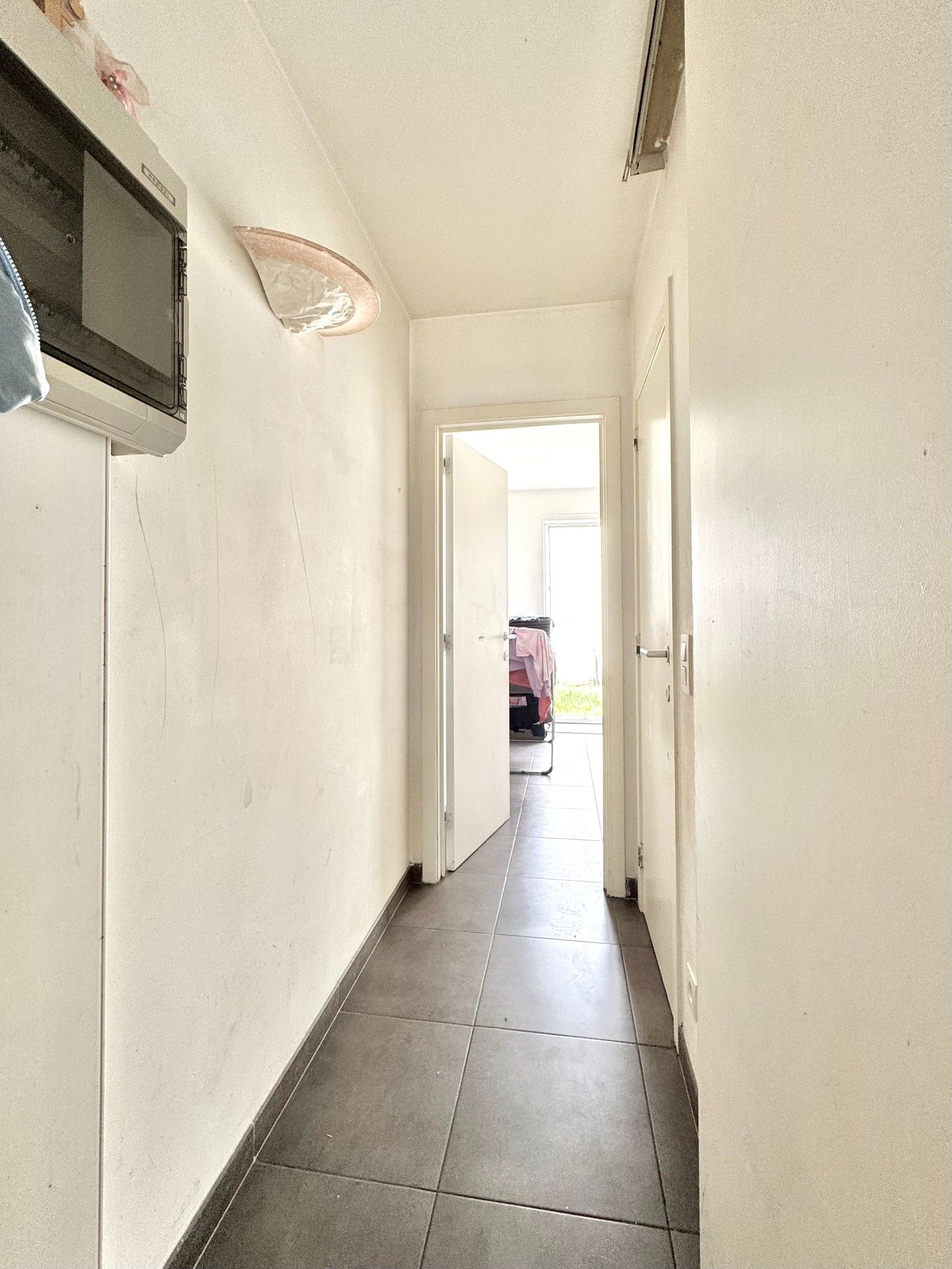 GELIJKVLOERS APPARTEMENT MET 2 SLPKS EN TUIN foto 8