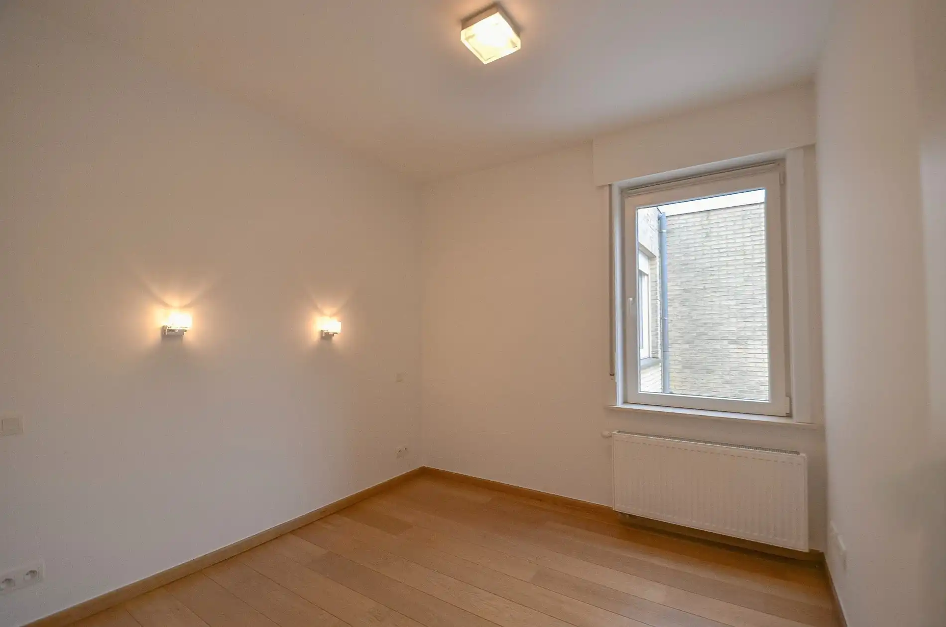 Ruime woning met ruime terrassen en een inpandige garage gelegen nabij de keuvelhoekstraat. foto 6