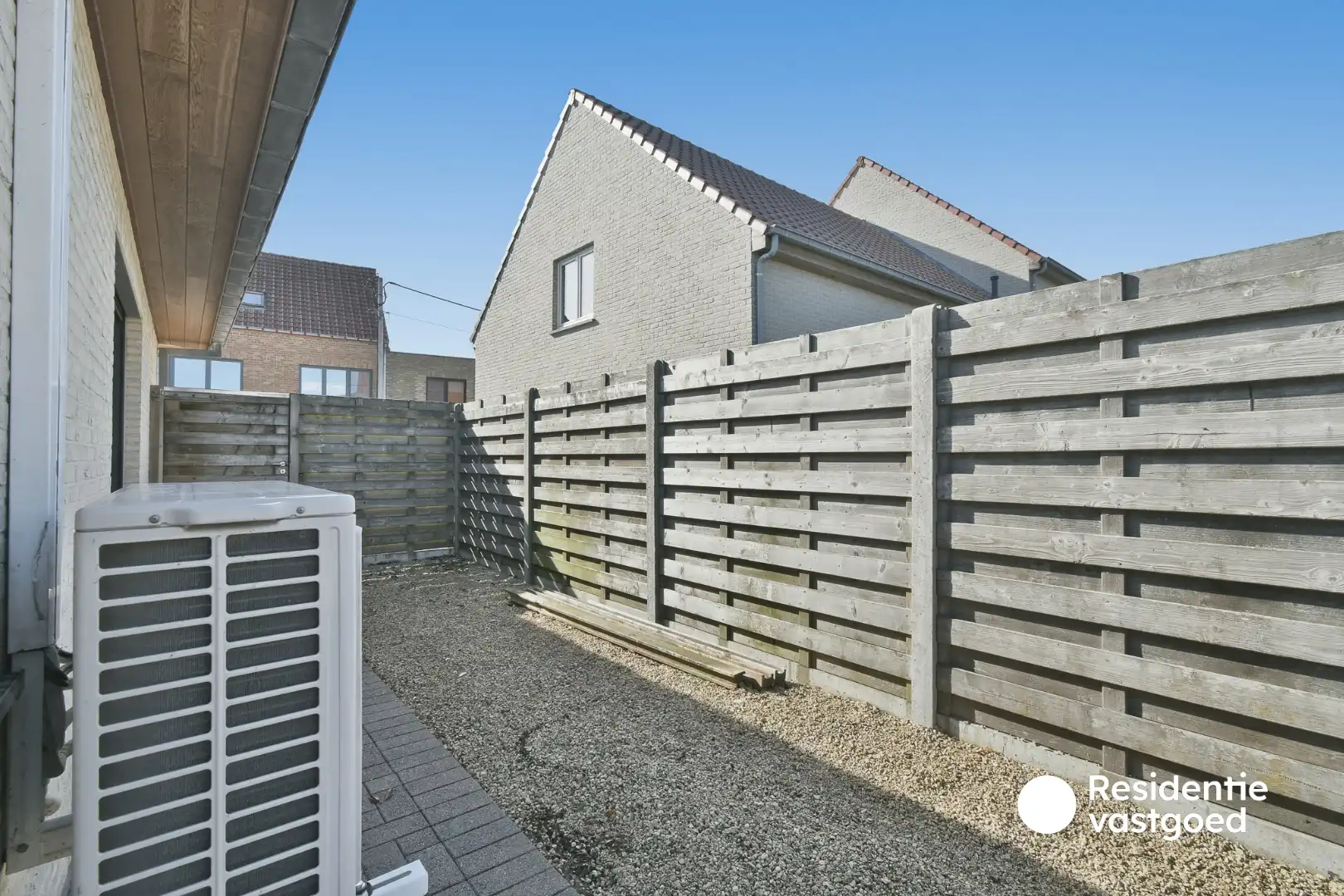 Verzorgde alleenstaande bungalow met tuin, garage en groot terras in het rustige Ettelgem foto 17