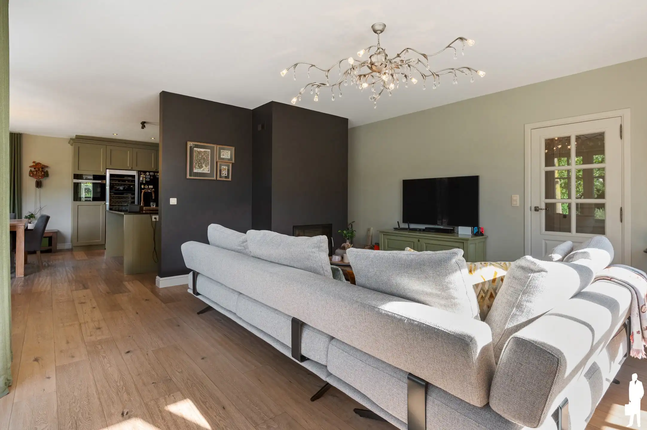 Exclusief karaktervolle villa met 4 slaapkamers, praktijkruimte, zwembad en aangelegde tuin nabij het centrum van Essen foto 8