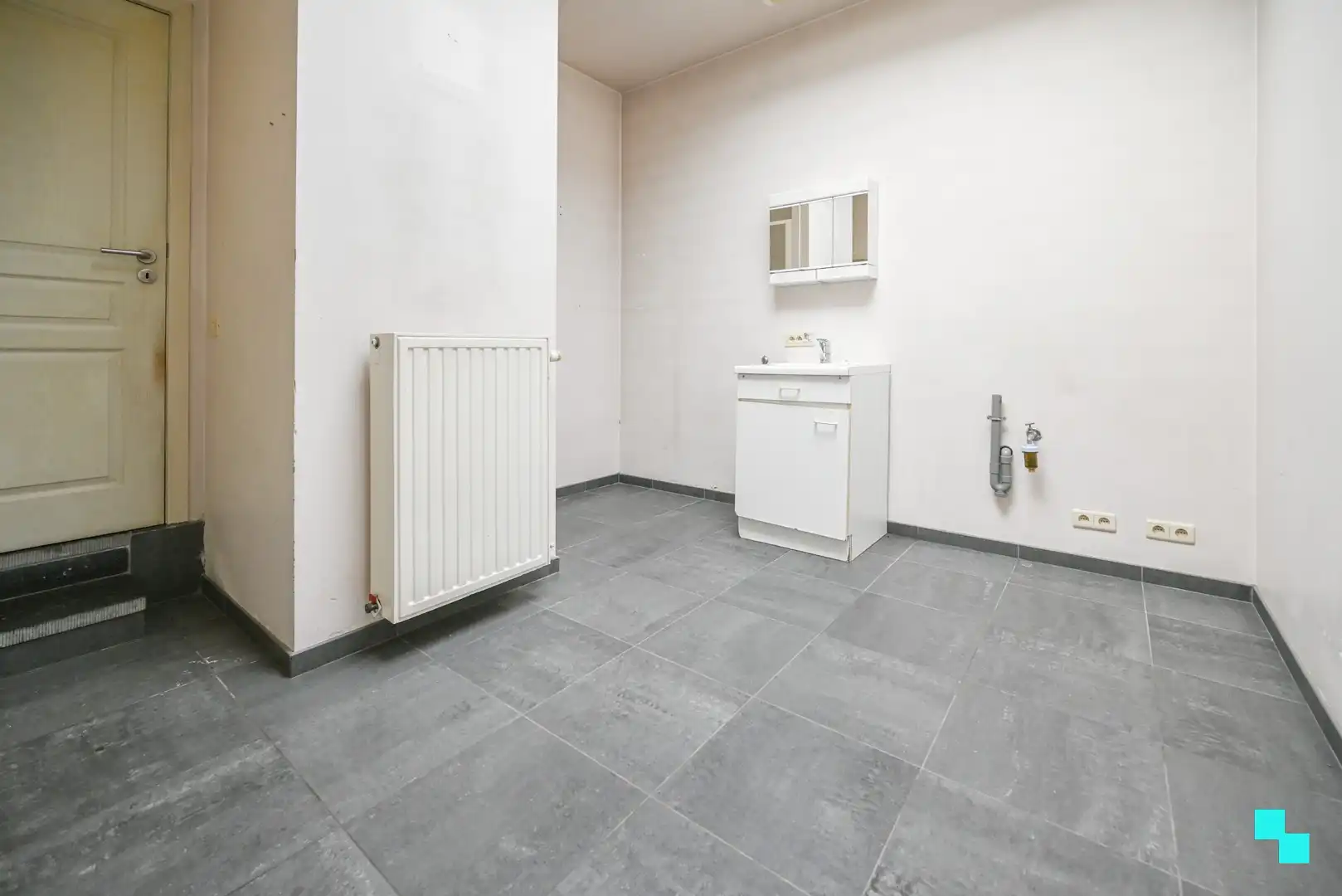 Riante halfopen woning met garage foto 14