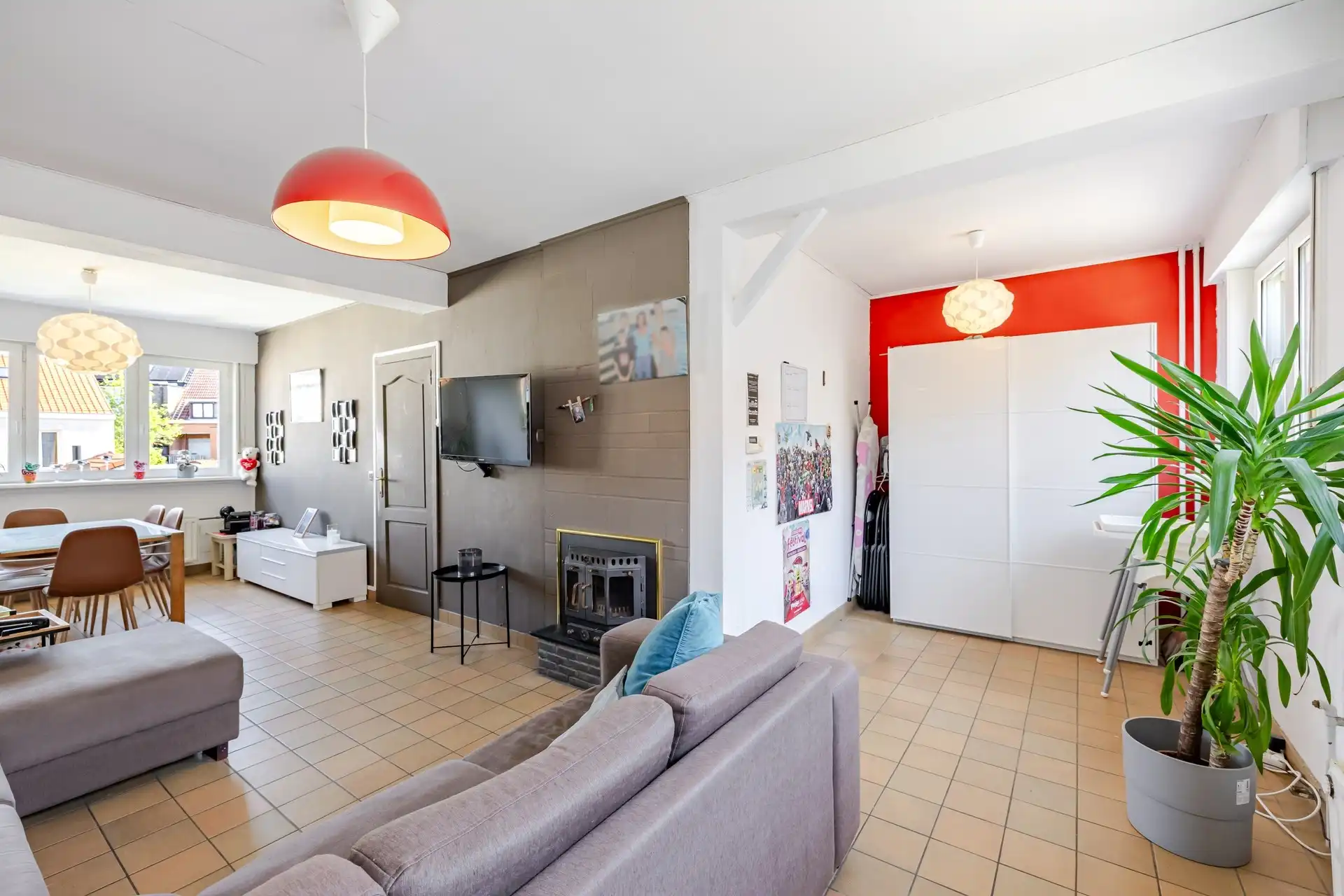 Ruime gezinswoning (225 m²) met 6 slaapkamers, garage en zonnige tuin in Oostende  foto 3