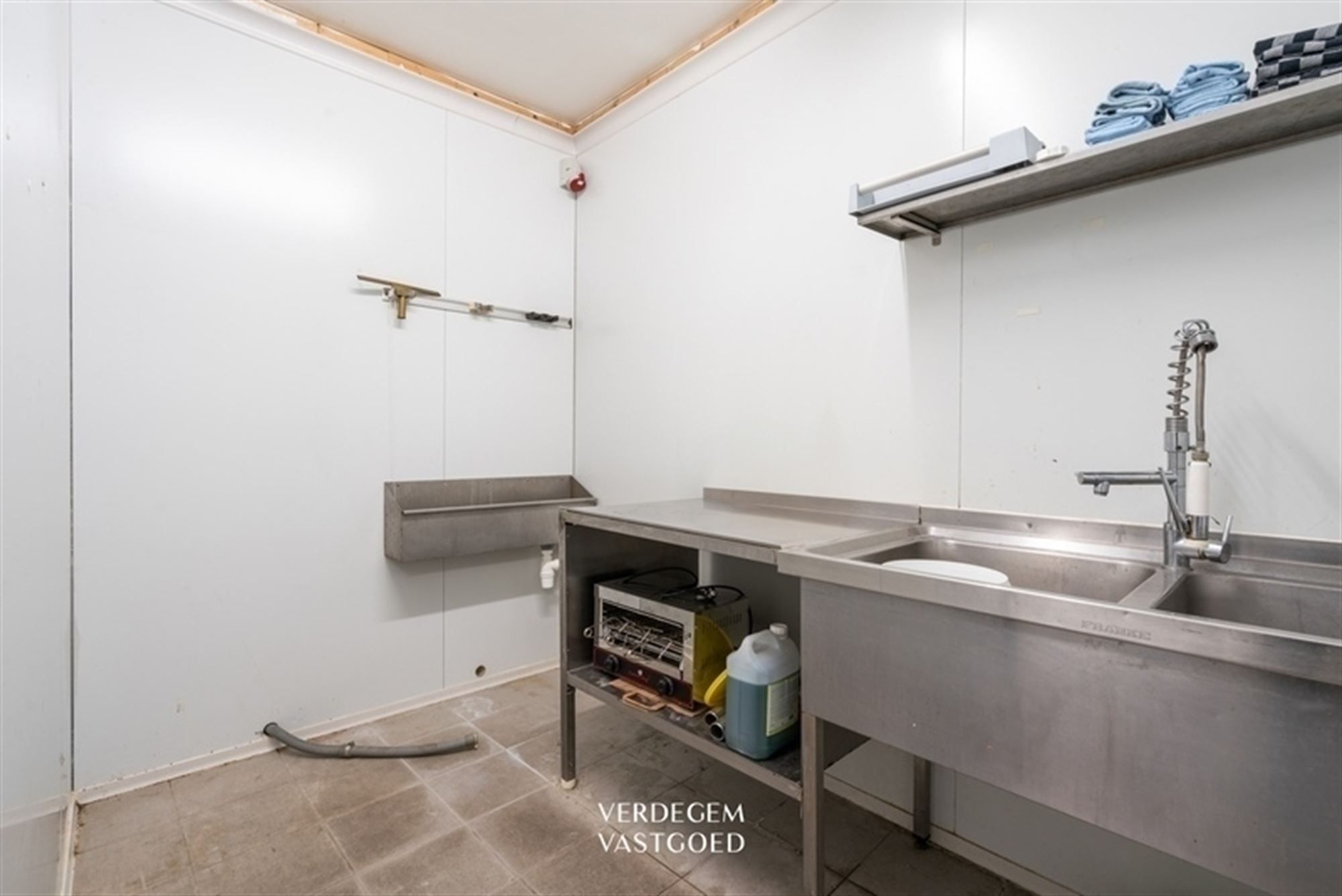 Wonen en werken op een unieke locatie: handelsgelijkvloers met appartement en tuin foto 8