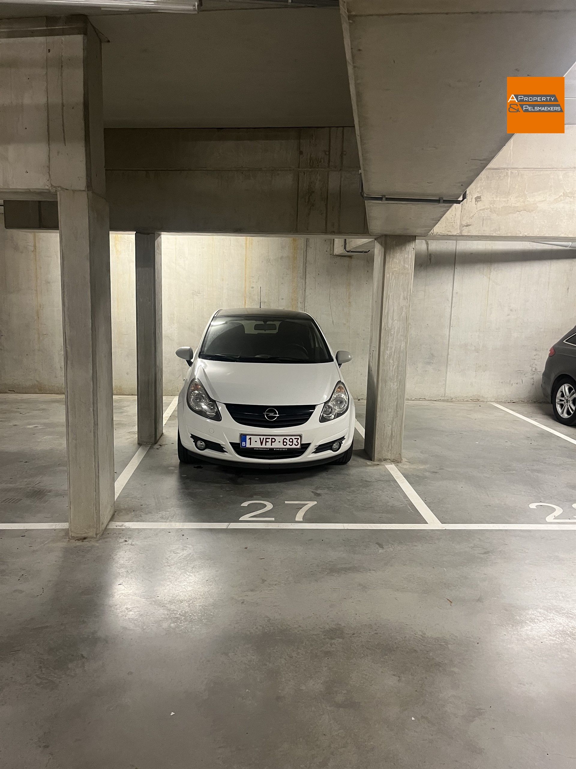 Parking - Binnenstaanplaats foto {{pictureIndex}}