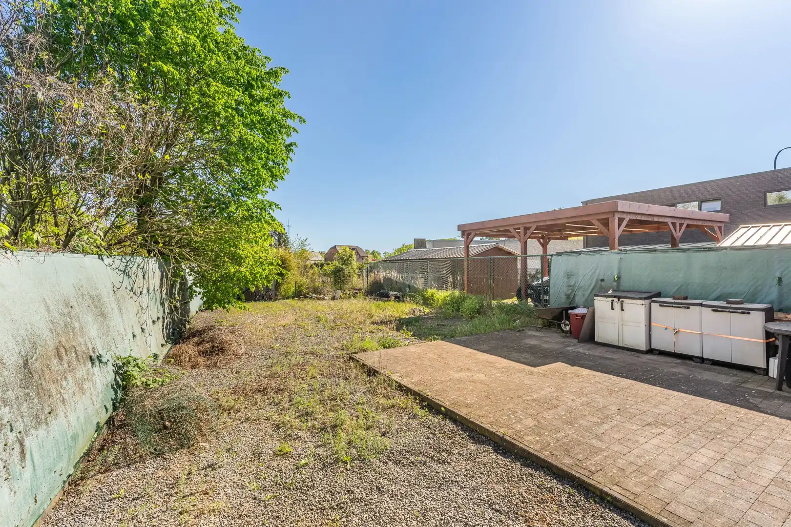 Droomt u van een woning te koop met ruimte, een groot perceel en heel wat mogelijkheden? Dan is deze halfopen bebouwing op een perceel van 10 are 14 absoluut het ontdekken waard 🏡. foto 14