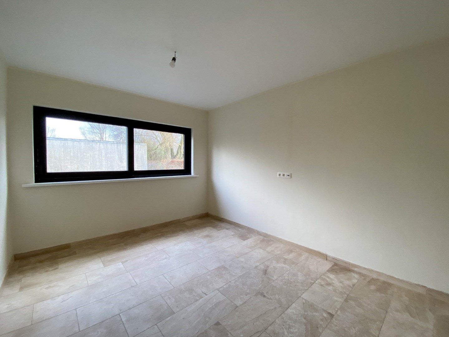 Ruim gelijkvloersappartement met 2 slaapkamers en garage. foto 9