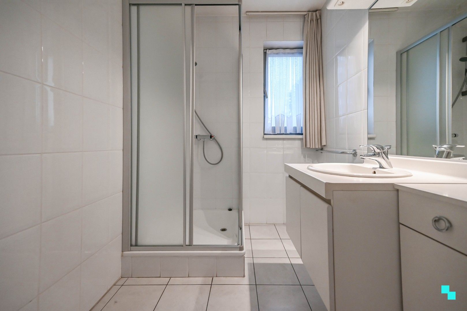 Ruim en instapklaar tweeslaapkamer appartement in hartje Izegem foto 21