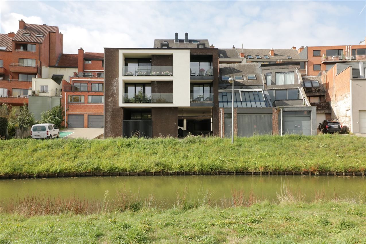 Duplex met 2 slpk., terras en garage temidden centrum foto 2