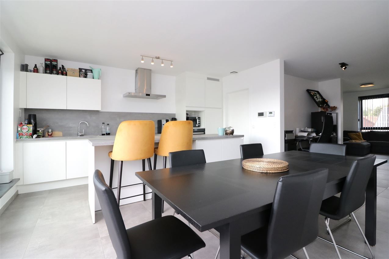 Duplex met 2 slpk., zuidterras en autostplts op rustige locatie foto 8